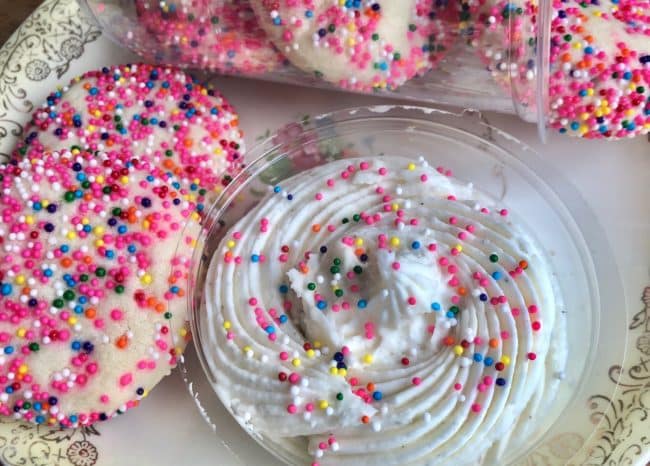 Cookies with colored sprinkles and white frosting